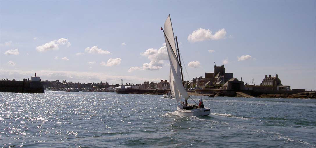 Entrée de port à la voile